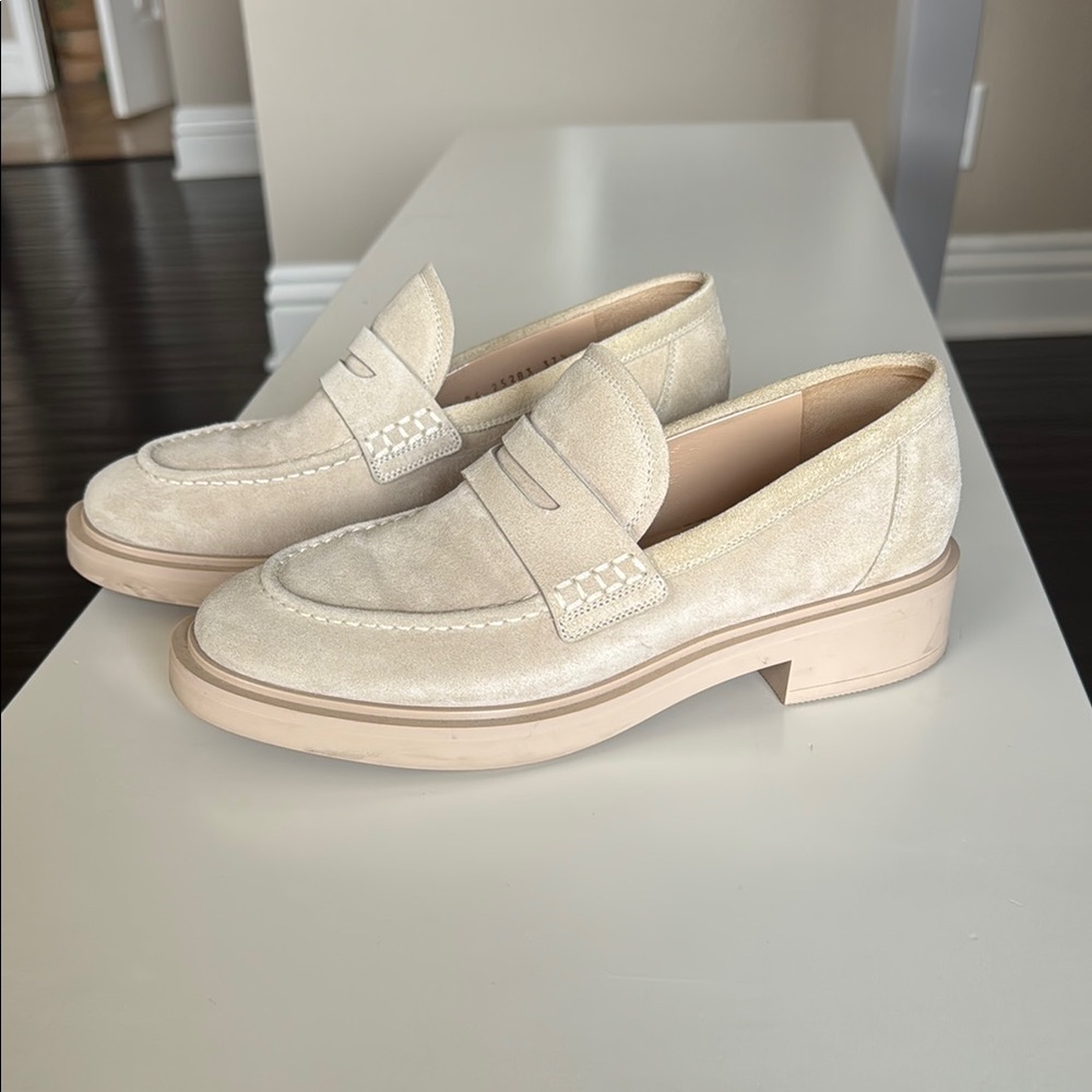 Gianvito Rossi Cream Flats with Quilted Design